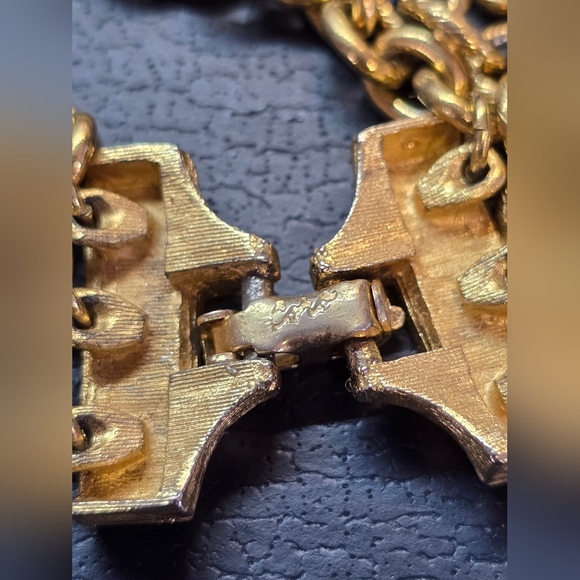 Coro Triple Strand Chain Gold Tone Bracelet 6.75" - Picture 3 of 4